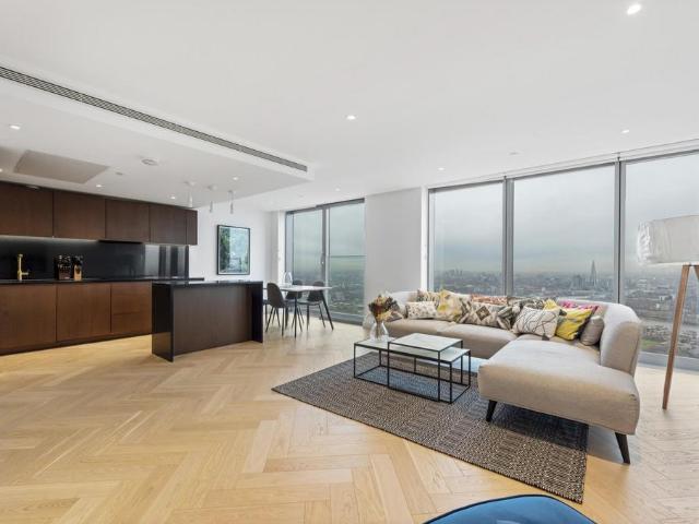 Flat for sale in Canary Wharf, Greater London