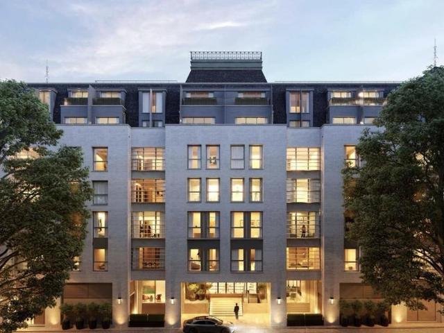 Flat for sale in Victoria, Greater London