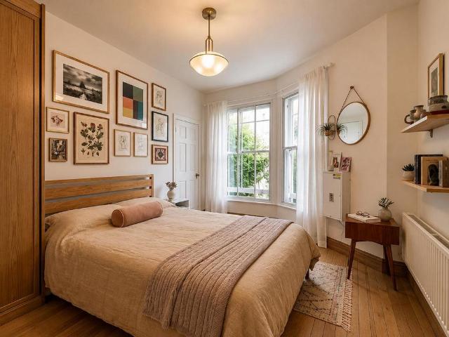 Flat for sale in Brook Green, Greater London