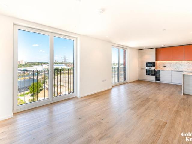 Flat for sale in Blackwall, Greater London