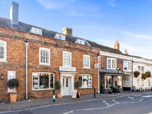 Flat for sale in Horsham, West Sussex