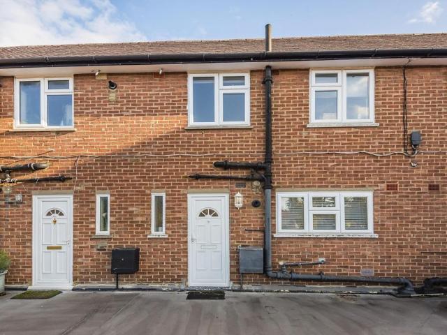 Flat for sale in Gerrards Cross, Denham