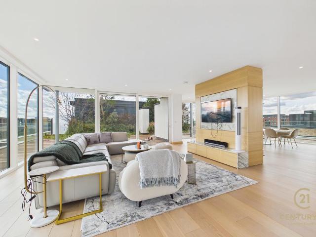 Flat for sale in Greater London