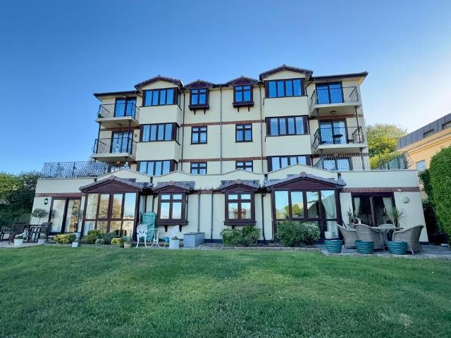 Flat for sale in Livermead