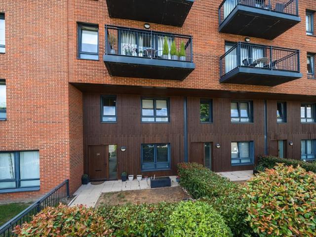 Flat for sale in Royal Borough of Greenwich, Greater London