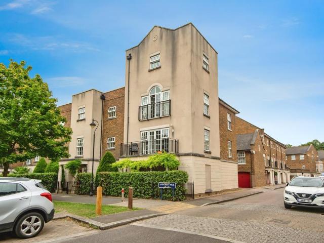 Flat for sale in Swanscombe and Greenhithe, Monks Orchard