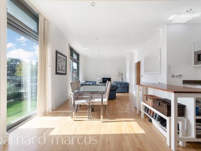 Flat for sale in London Borough of Lewisham, Deptford