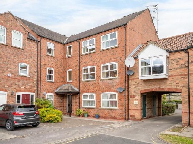 Flat for sale in The Groves, High Field
