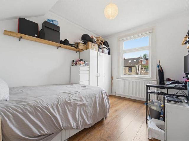 Flat for sale in London Borough of Ealing, Hanwell