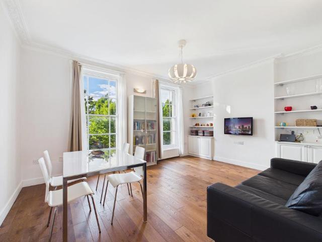 Flat for sale in Elephant and Castle, Greater London