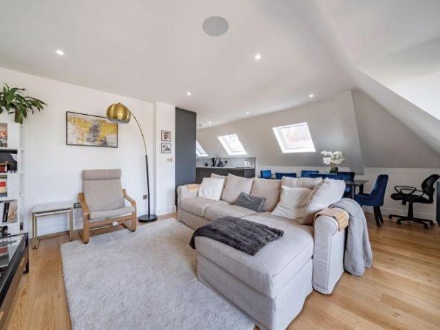 Flat for sale in London Borough of Croydon, Purley