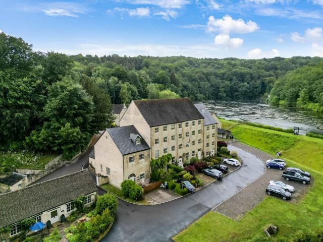 Flat for sale in Minchinhampton, School House