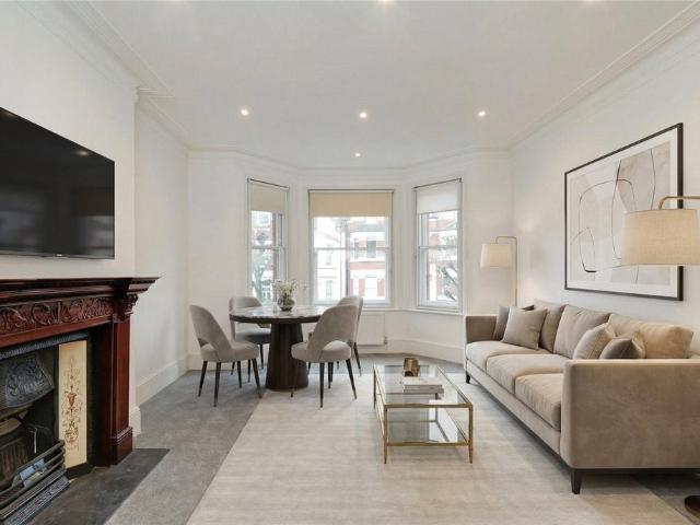 Flat for sale in West Hampstead, Greater London