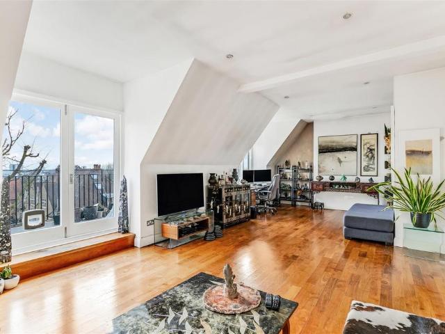 Flat for sale in Belsize Park, Greater London