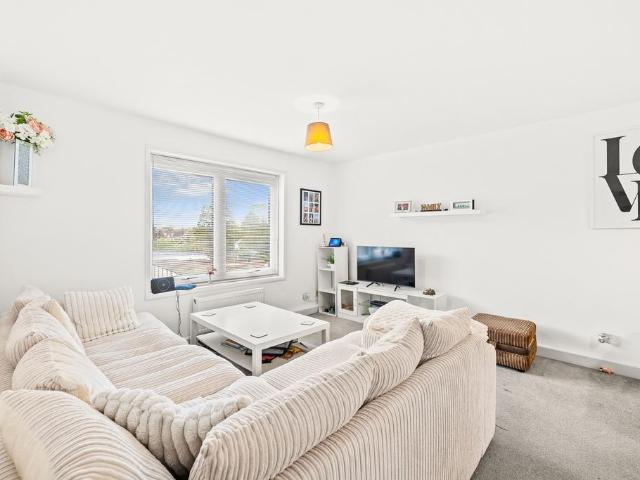 Flat for sale in Red Hill, Surrey
