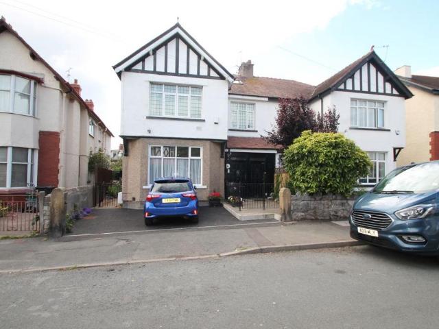 Flat for sale in Colwyn Bay, Wales