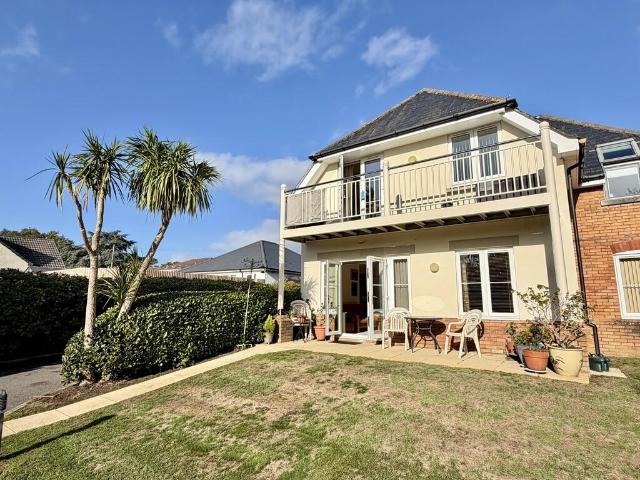 Flat for sale in Broadstone, Poole