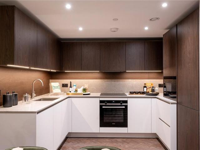 Flat for sale in Canning Town, Greater London