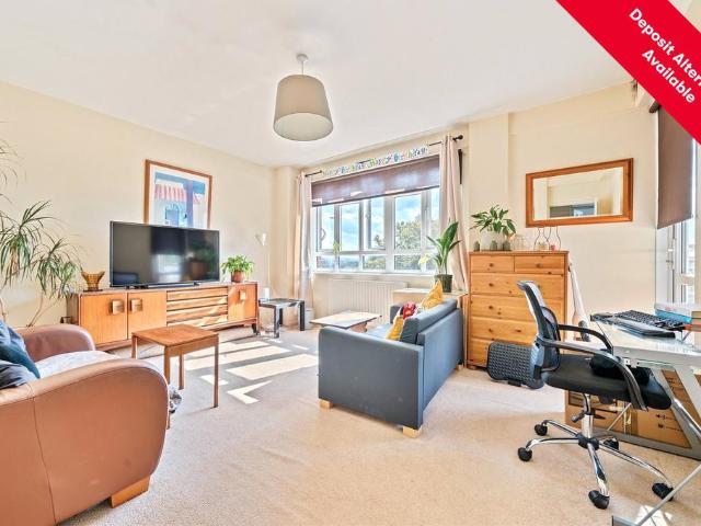 Flat for sale in Southfields, Greater London