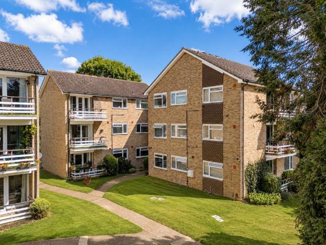 Flat for sale in St Albans, Five Acres