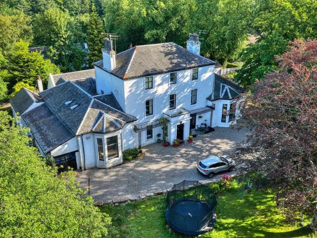 Flat for sale in Kirkintilloch, Scotland