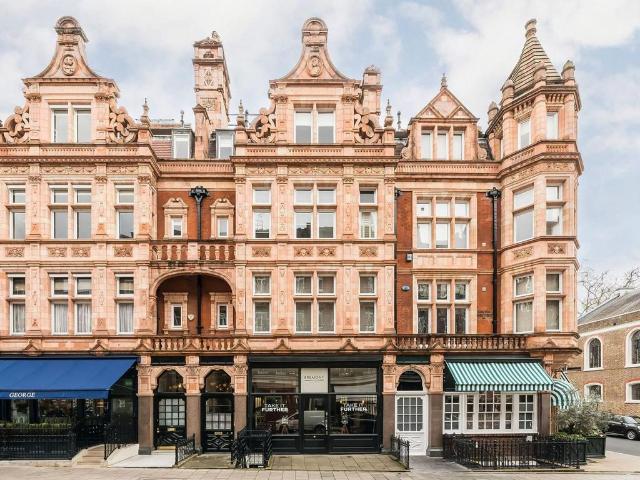 Flat for sale in Mayfair, Greater London