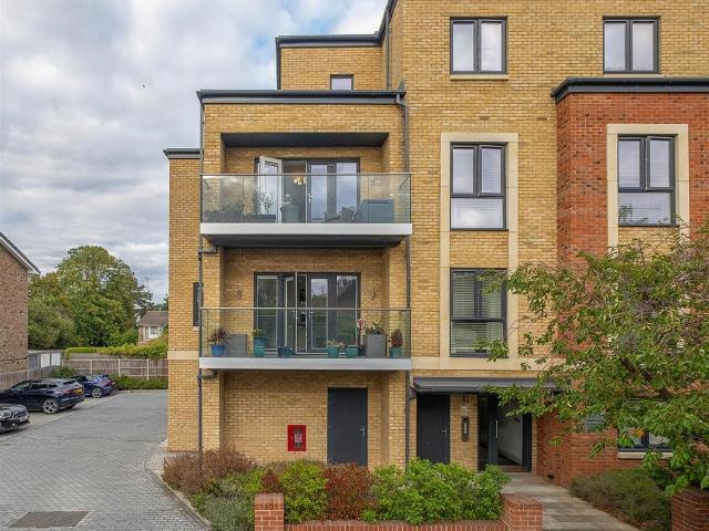 Flat for sale in Royal Borough of Kingston upon Thames, Greater London