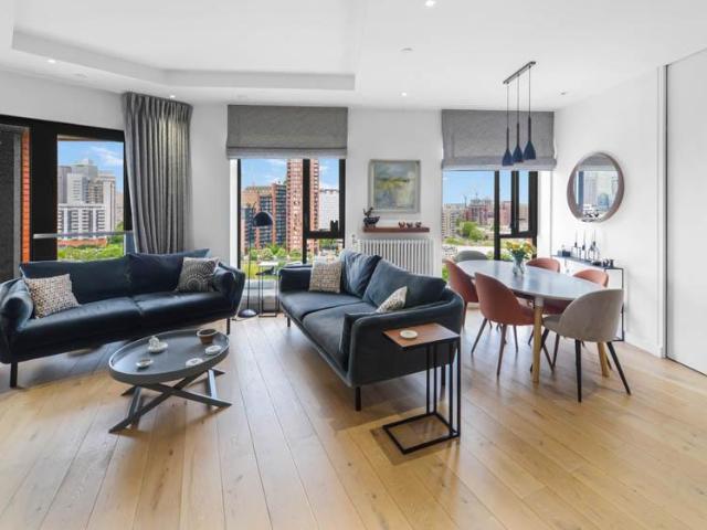 Flat for sale in London City Island, Blackwall