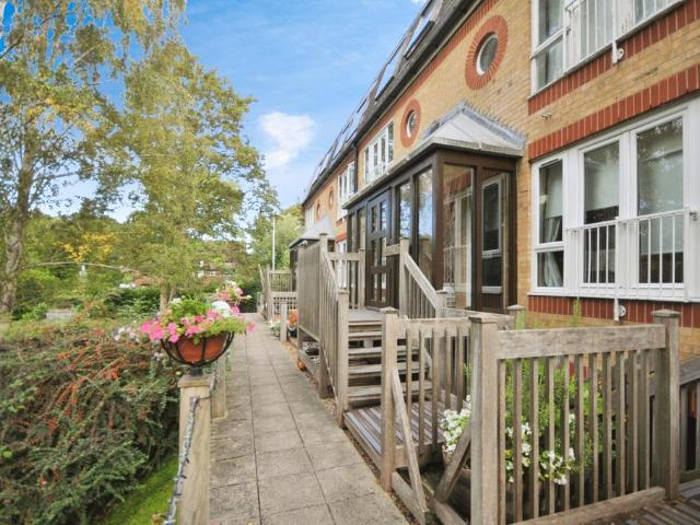Flat for sale in London Borough of Bromley, Greater London