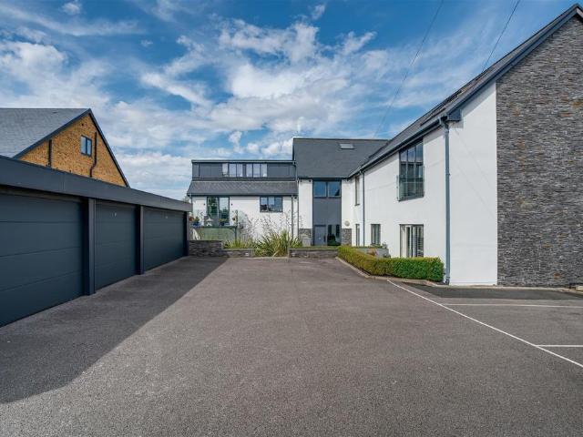 Flat for sale in Slaid Hill, Harewood