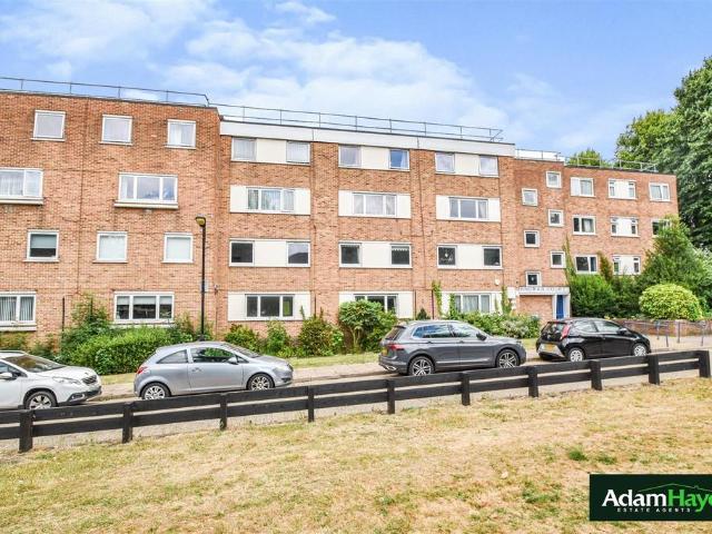 Flat for sale in Finchley, Isle Of Man