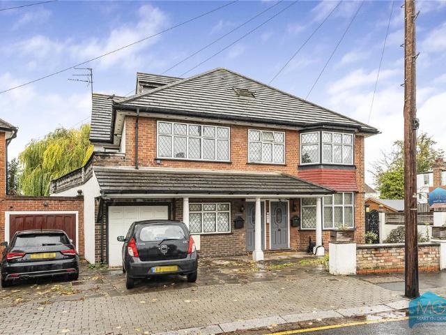 Flat for sale in London Borough of Barnet, Greater London