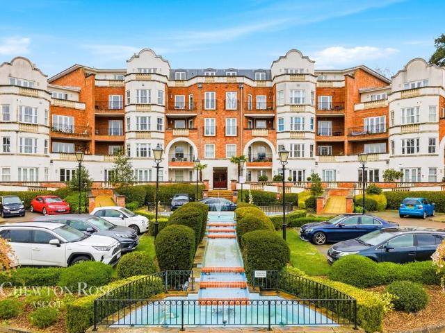 Flat for sale in Sunninghill and Ascot, Ascot