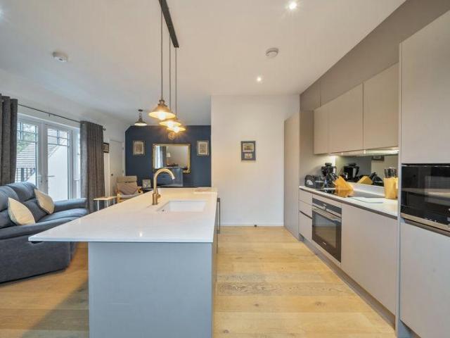 Flat for sale in London Borough of Croydon, Purley