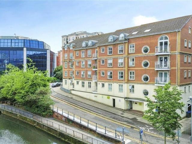 Flat for sale in Newtown, Reading