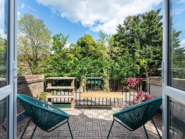 Flat for sale in Kilburn, Greater London