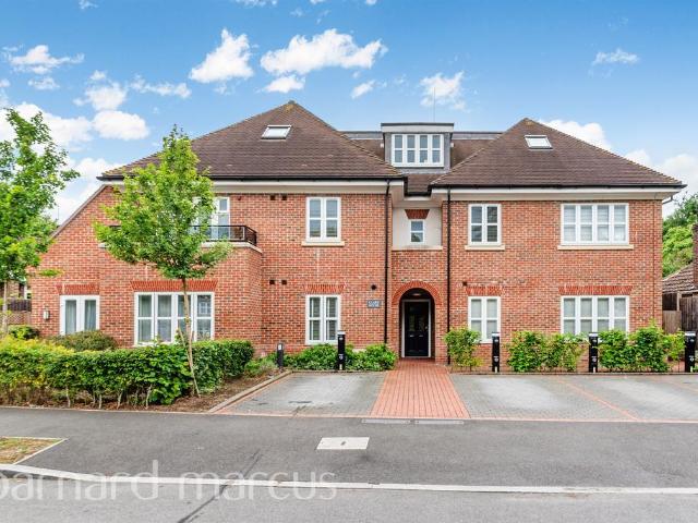 Flat for sale in Roundshaw, Greater London