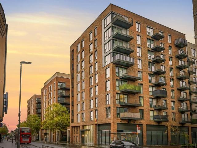 Flat for sale in Barnehurst, Greater London