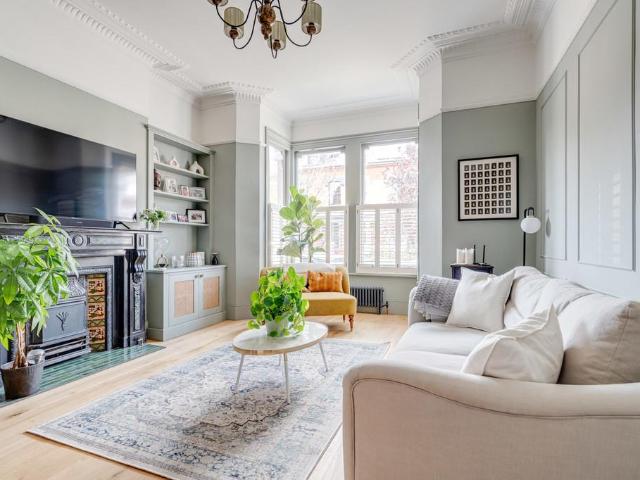 Flat for sale in Crouch End, Greater London