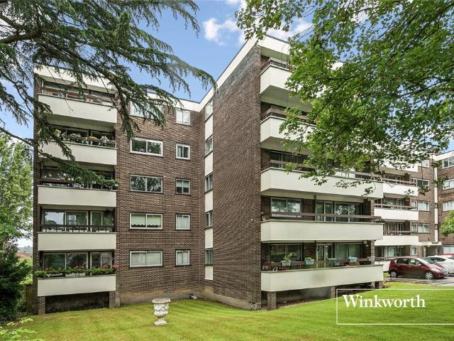 Flat for sale in New Barnet, Greater London