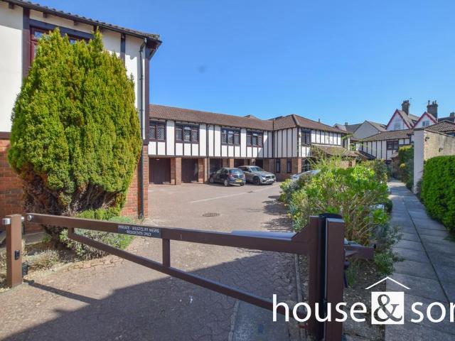 Flat for sale in West Cliff, Isle Of Man