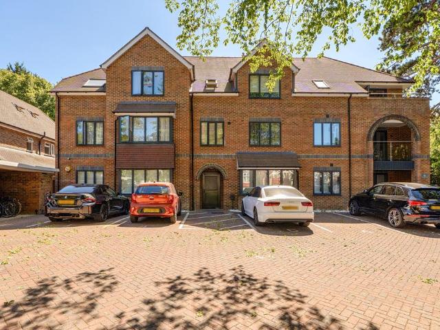 Flat for sale in London Borough of Croydon, Greater London
