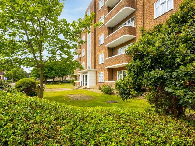 Flat for sale in Folkestone