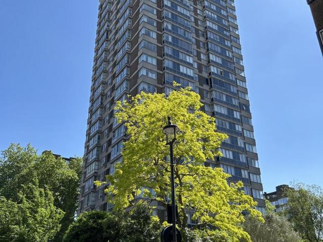 Flat for sale in Paddington, Greater London