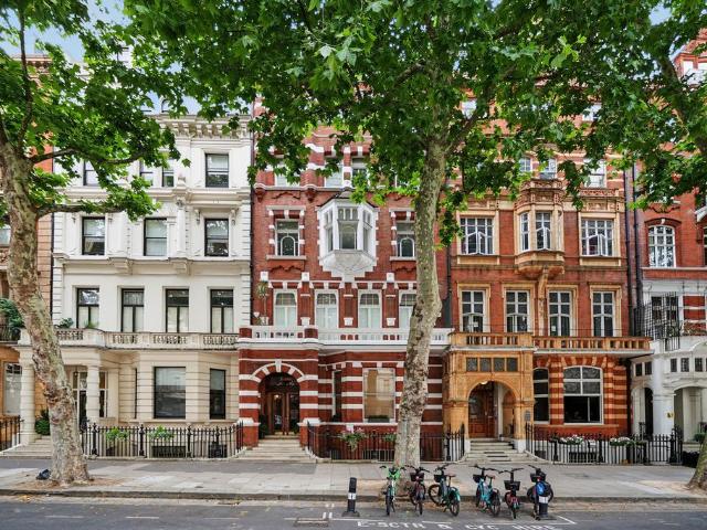 Flat for sale in Knightsbridge, Greater London