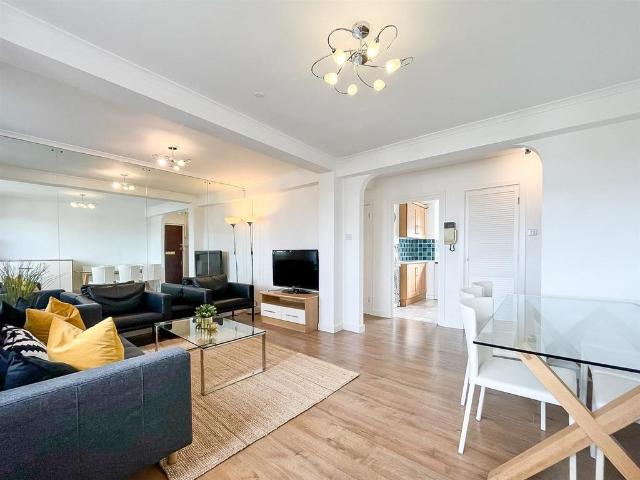 Flat for sale in Golders Green, Greater London