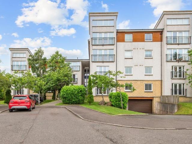 Flat for sale in Bathgate, Scotland