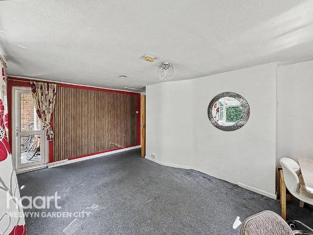 Flat for sale in Stanborough, Fretherne