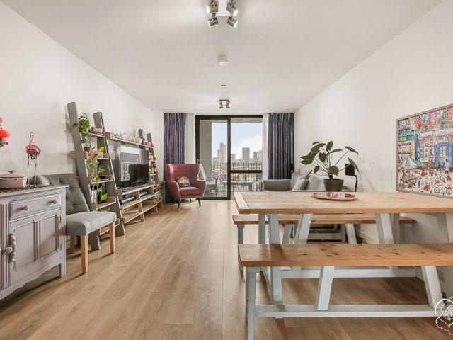Flat for sale in Stratford Marsh, Greater London