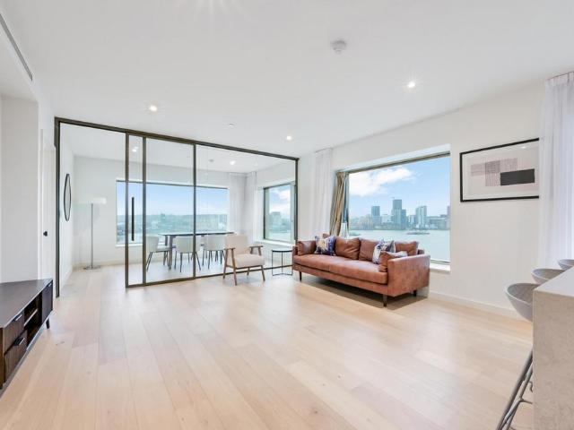 Flat for sale in Silvertown, Greater London